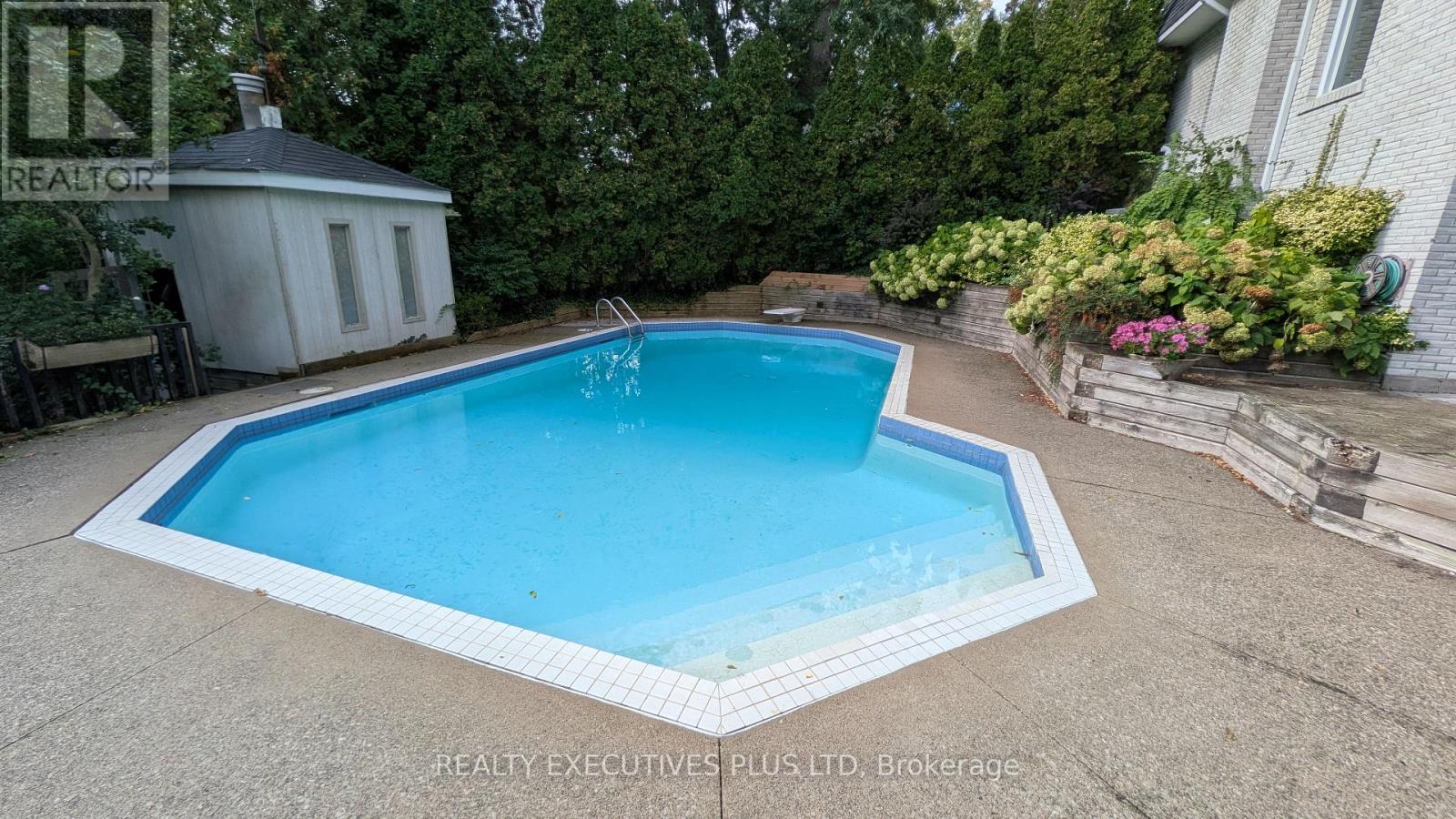 691 Nautalex Court Property Photo 17