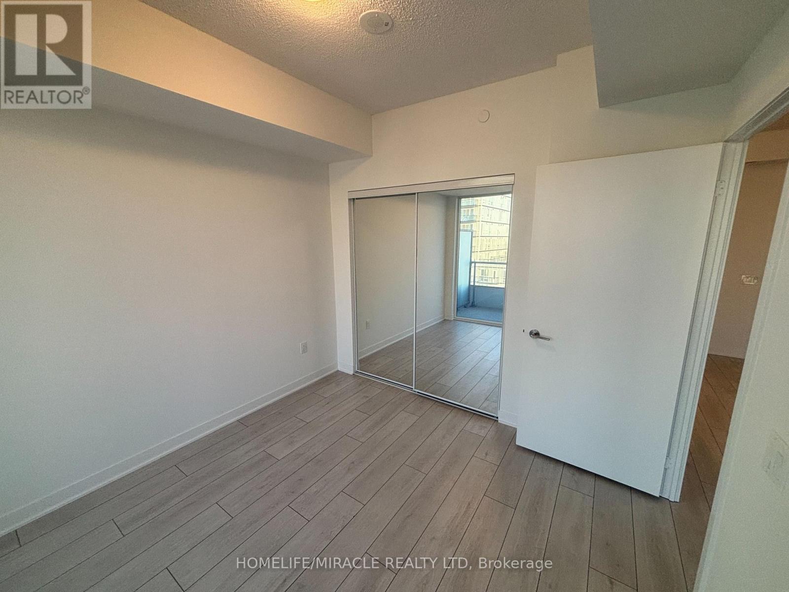 1313 - 260 Malta Avenue Property Photo 8