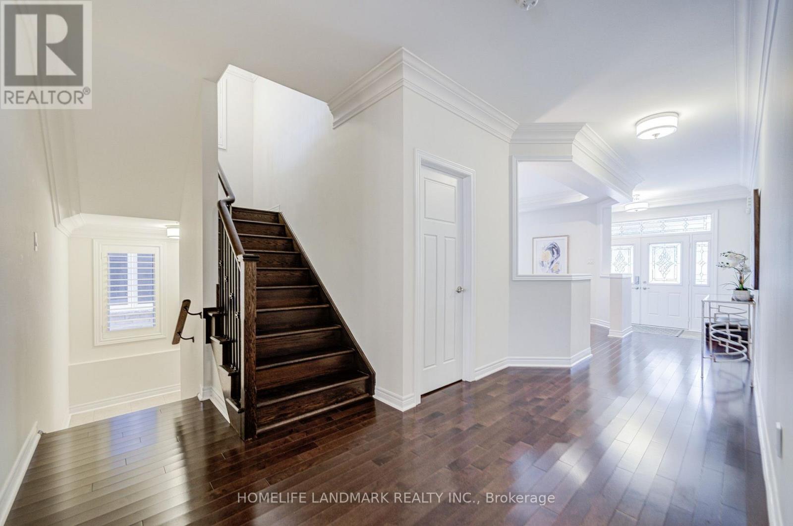 95 Hoey Crescent Property Photo 6