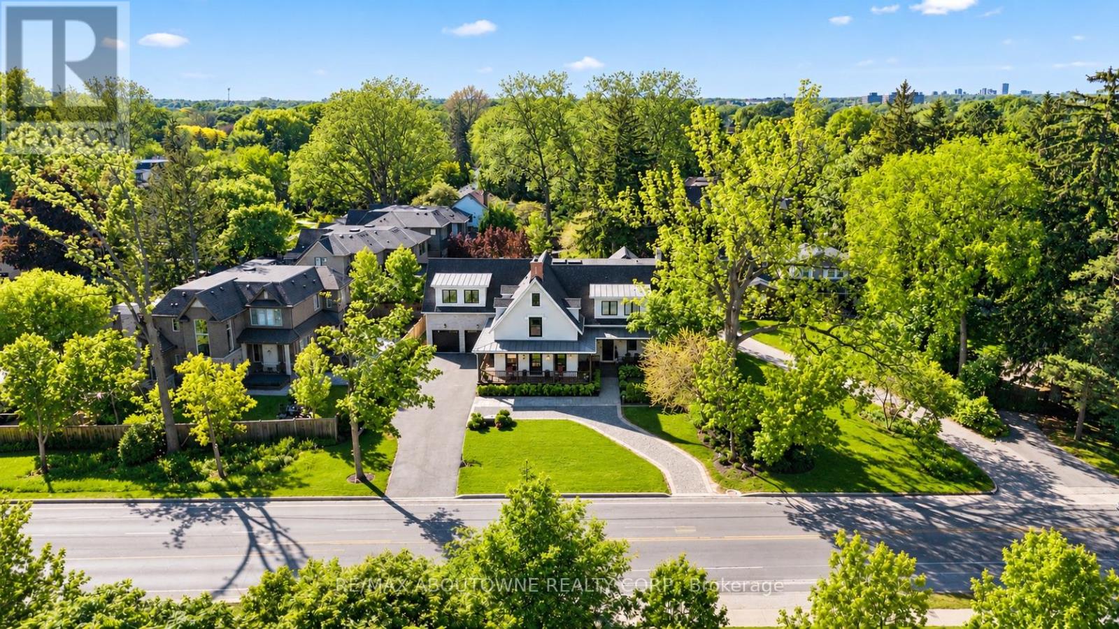 489 LAKESHORE ROAD W