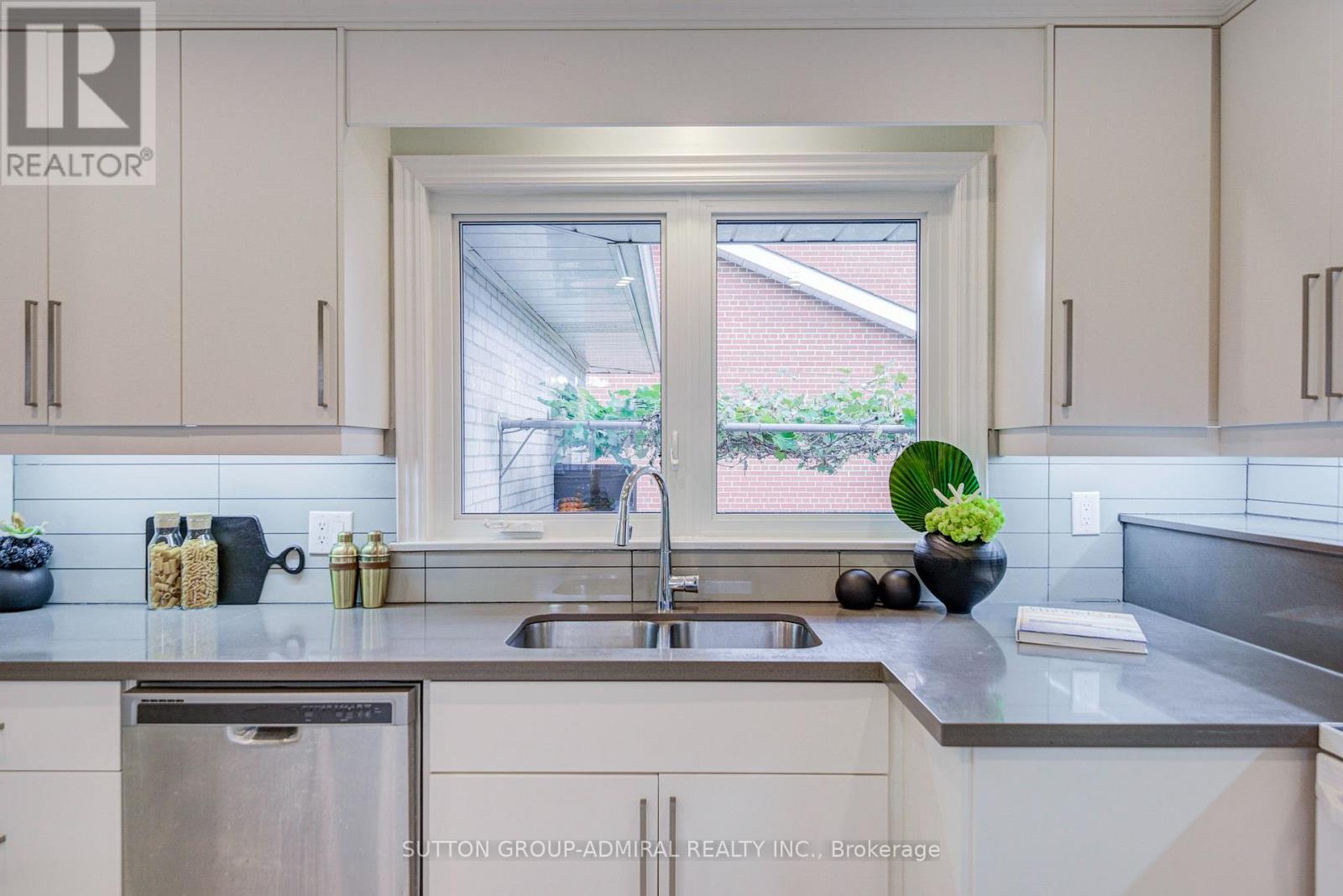 193 The Westway Property Photo 11