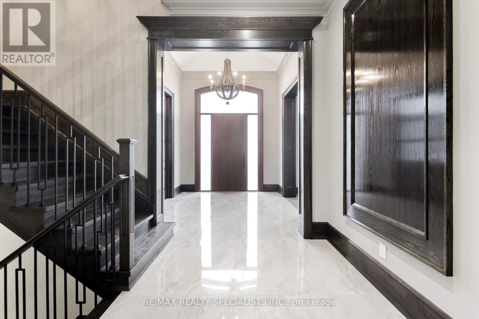 31 Ferrara Drive Property Photo 3