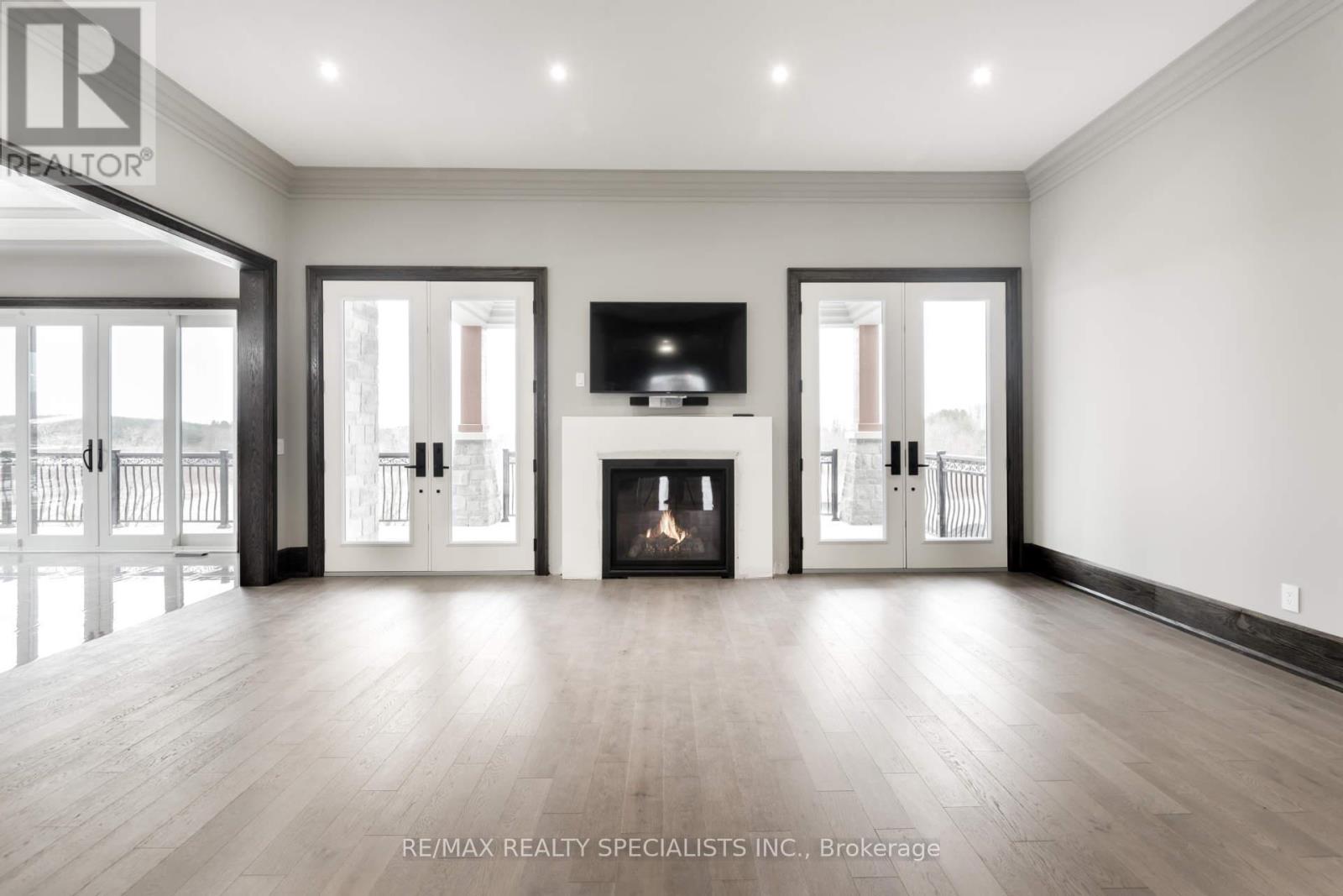31 Ferrara Drive Property Photo 4