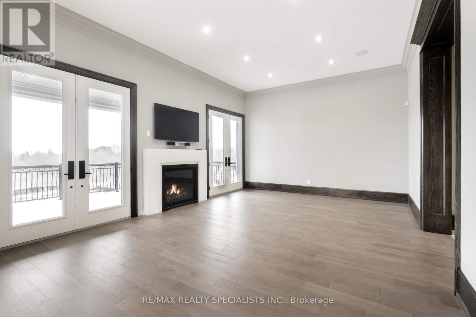 31 Ferrara Drive Property Photo 5