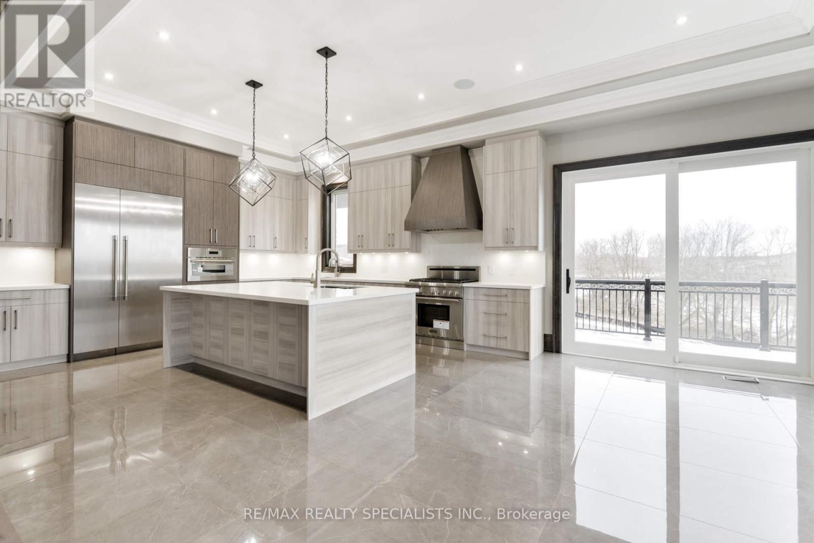 31 Ferrara Drive Property Photo 8