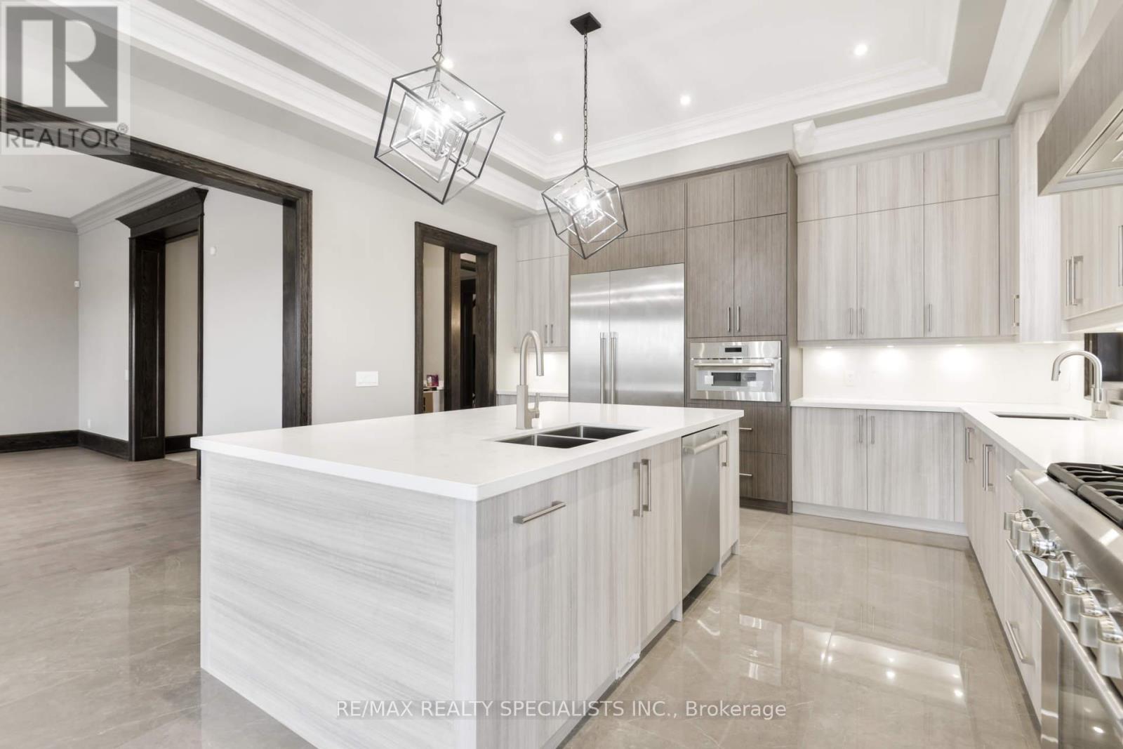31 Ferrara Drive Property Photo 10