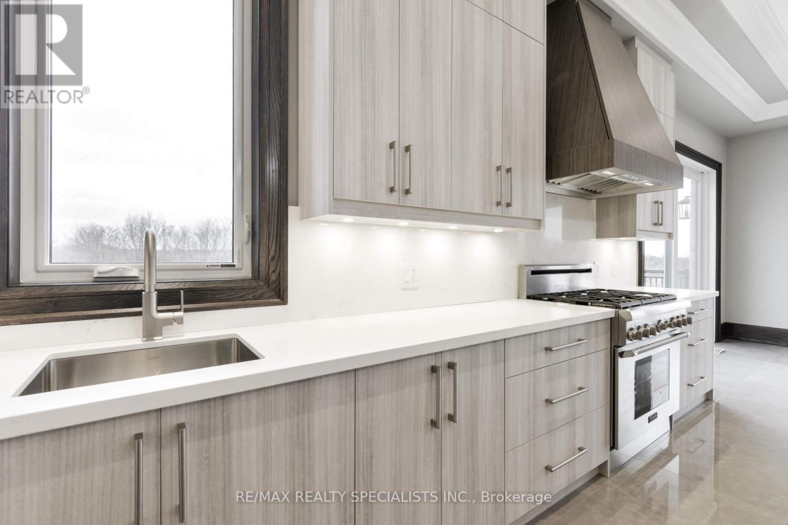 31 Ferrara Drive Property Photo 12