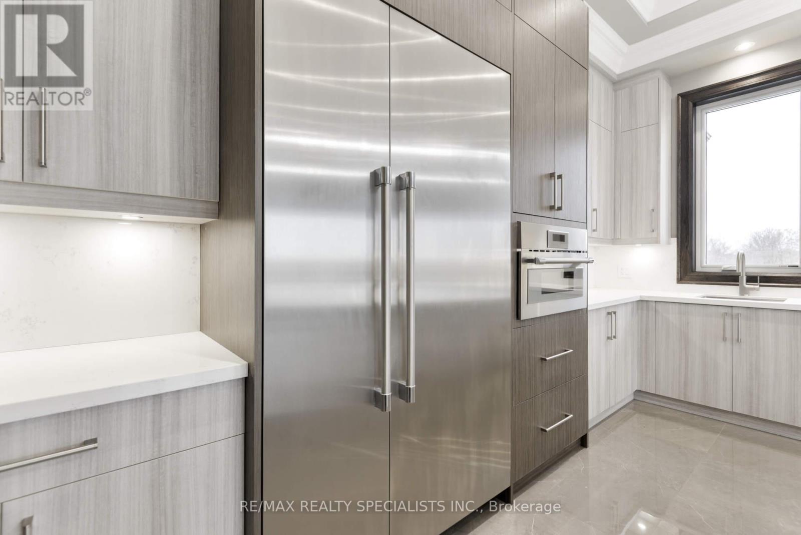 31 Ferrara Drive Property Photo 14