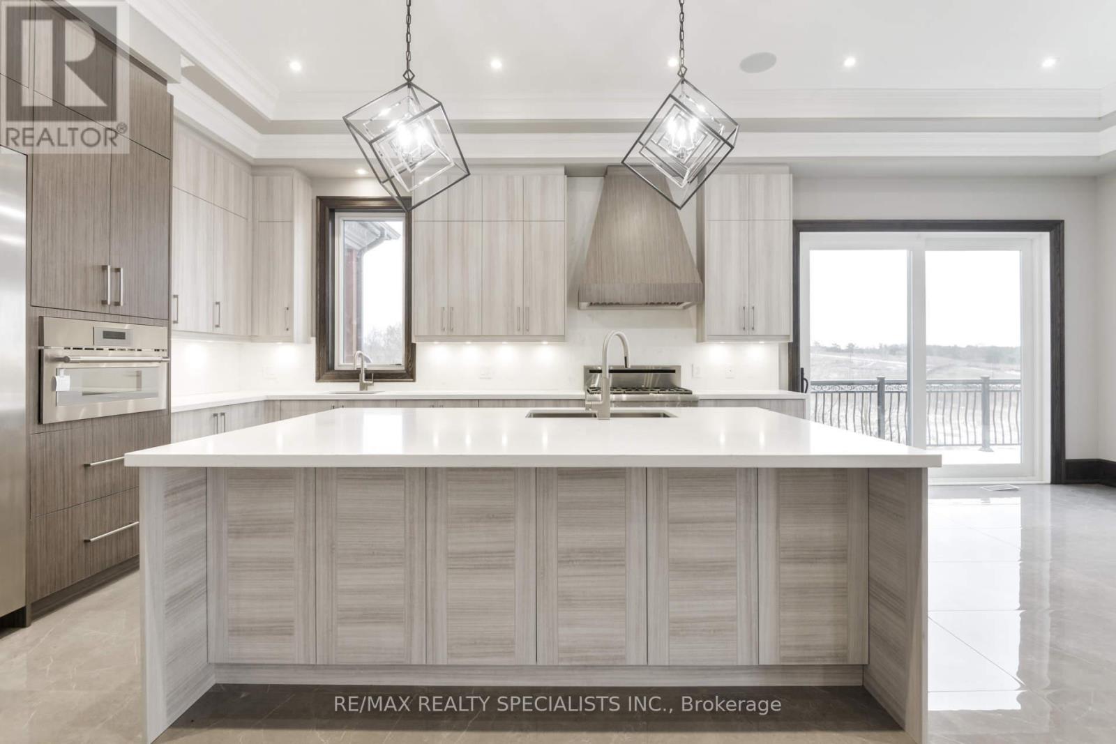 31 Ferrara Drive Property Photo 15