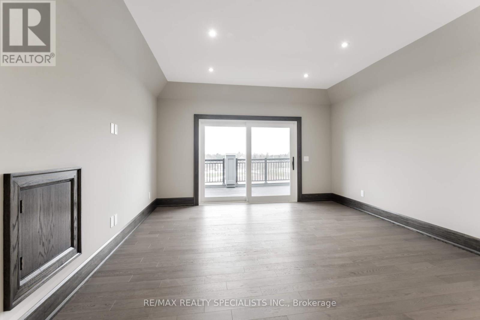 31 Ferrara Drive Property Photo 24