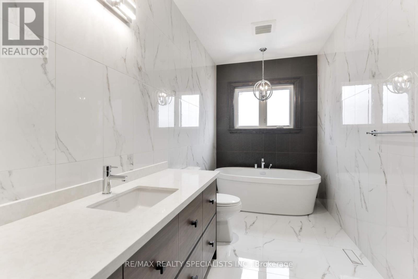 31 Ferrara Drive Property Photo 25