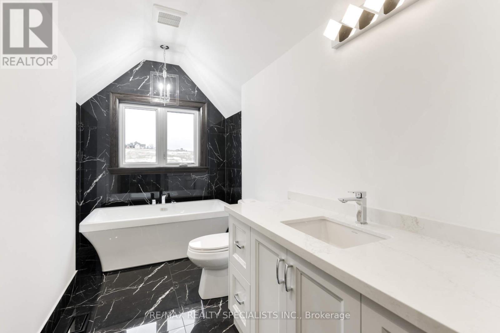 31 Ferrara Drive Property Photo 28