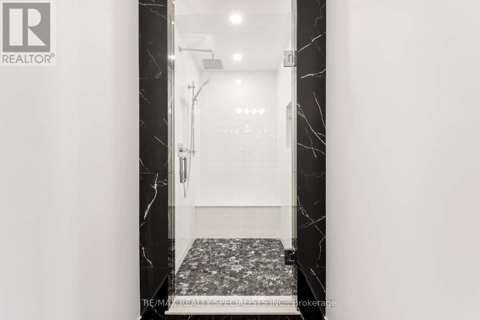 31 Ferrara Drive Property Photo 29