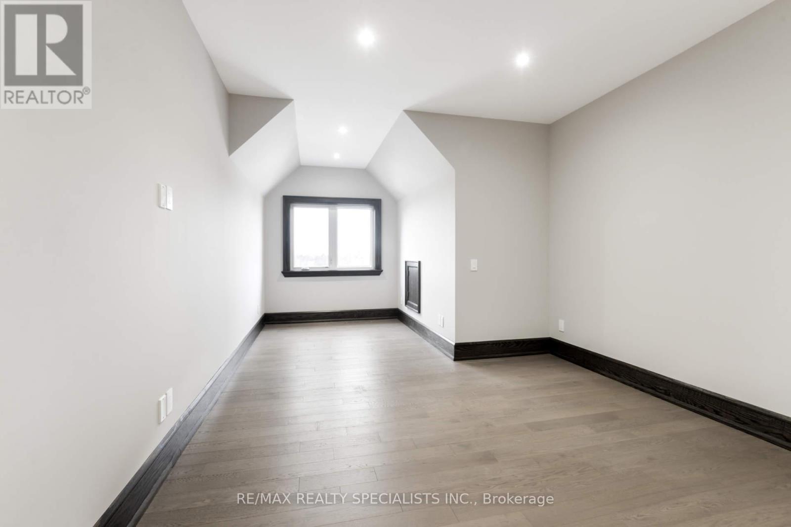 31 Ferrara Drive Property Photo 30