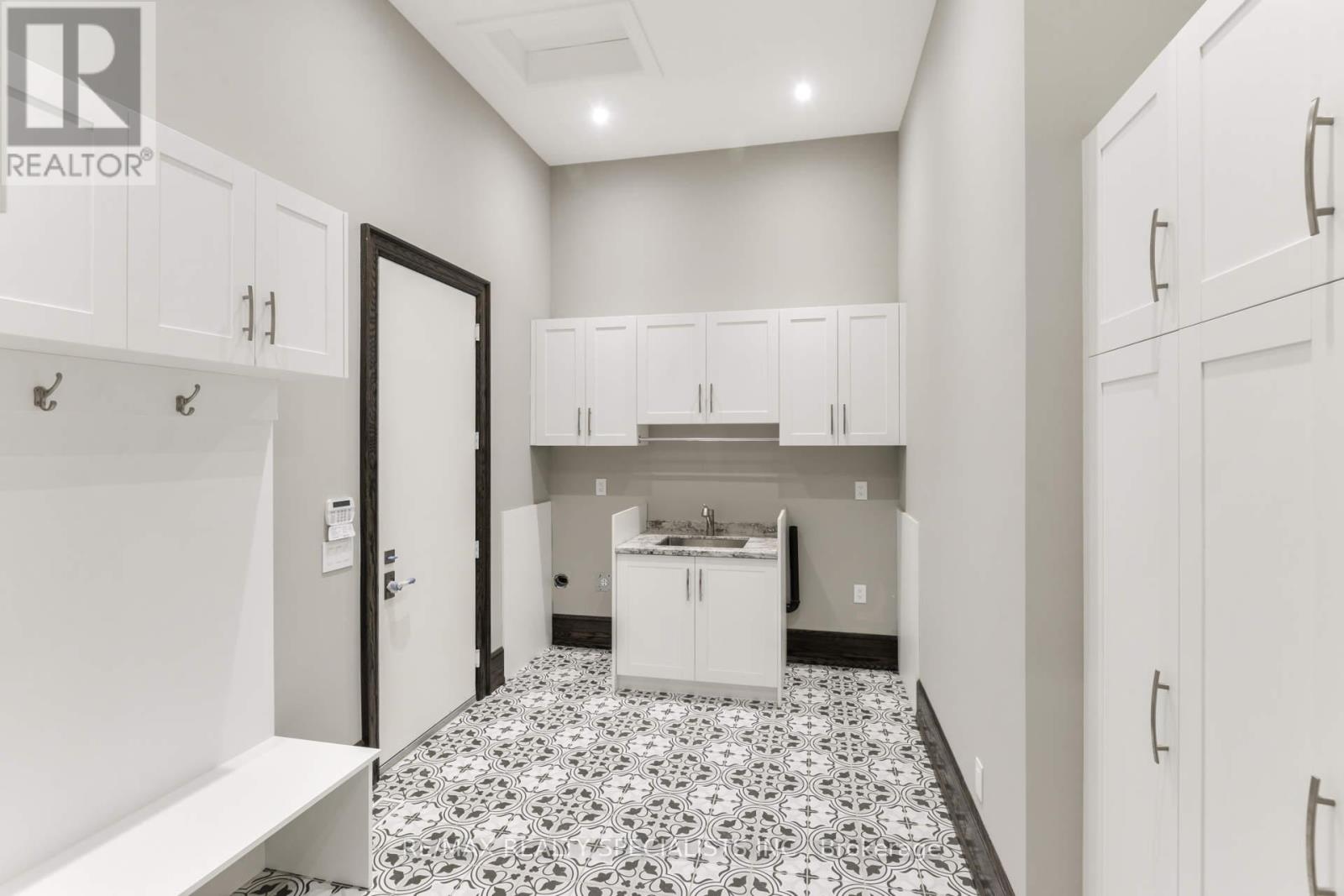 31 Ferrara Drive Property Photo 33