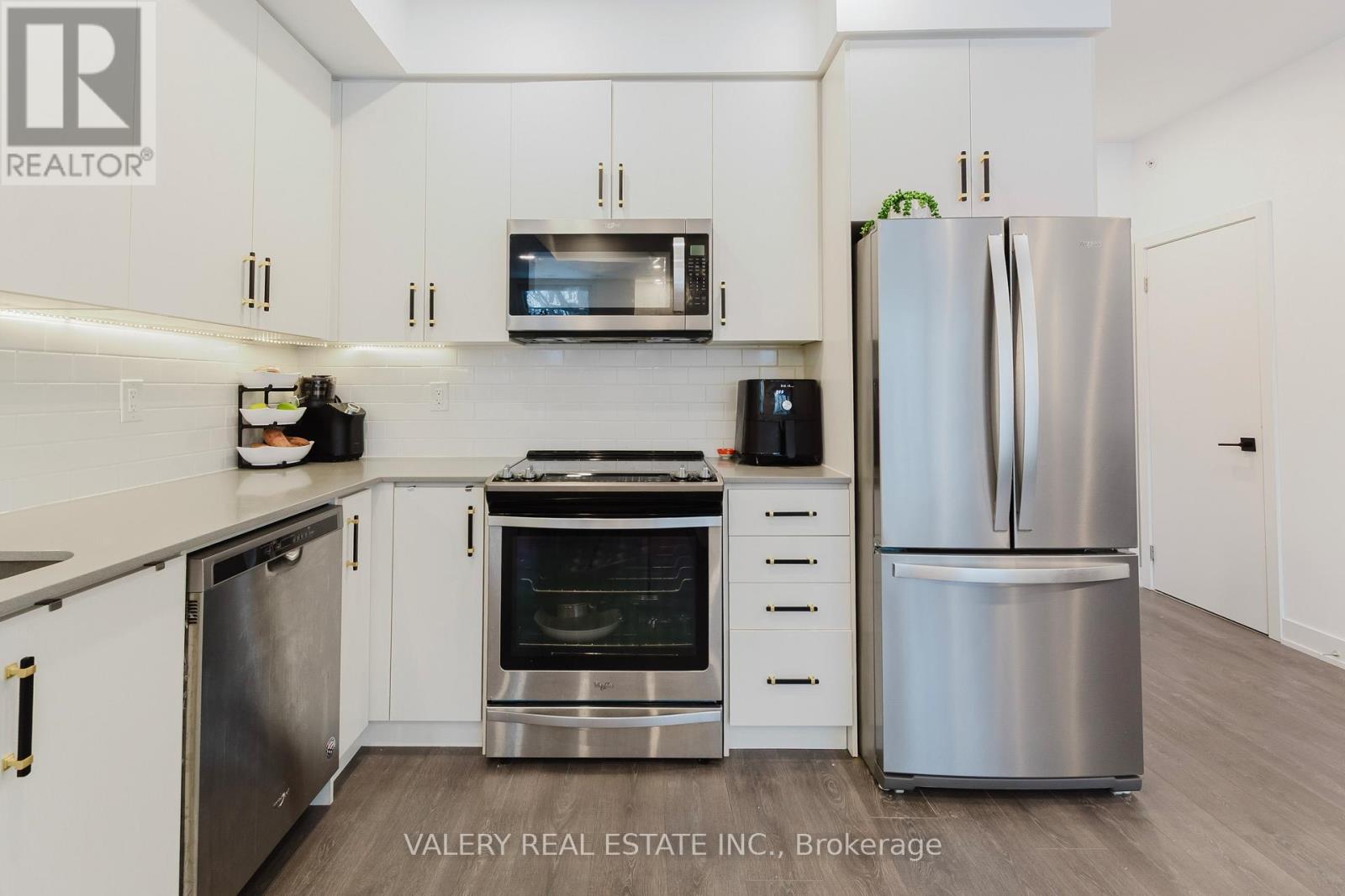 16 - 3492 Widdicombe Way Property Photo 3