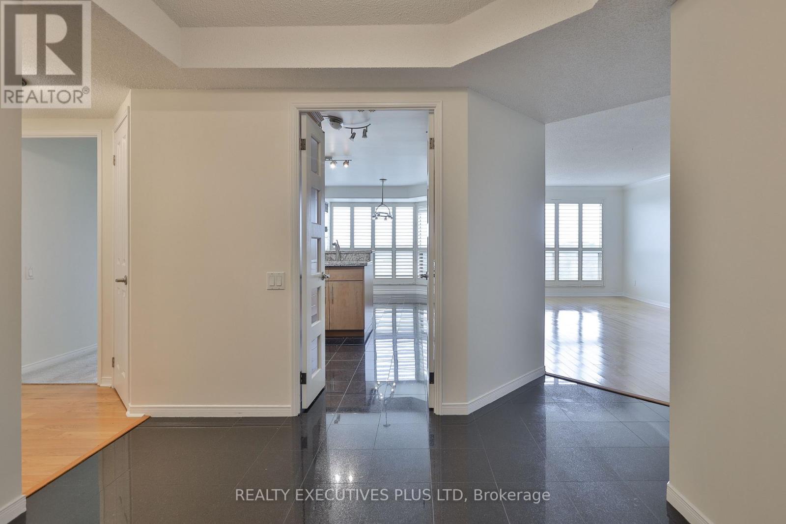 1401 - 1800 The Collegeway Way Property Photo 7