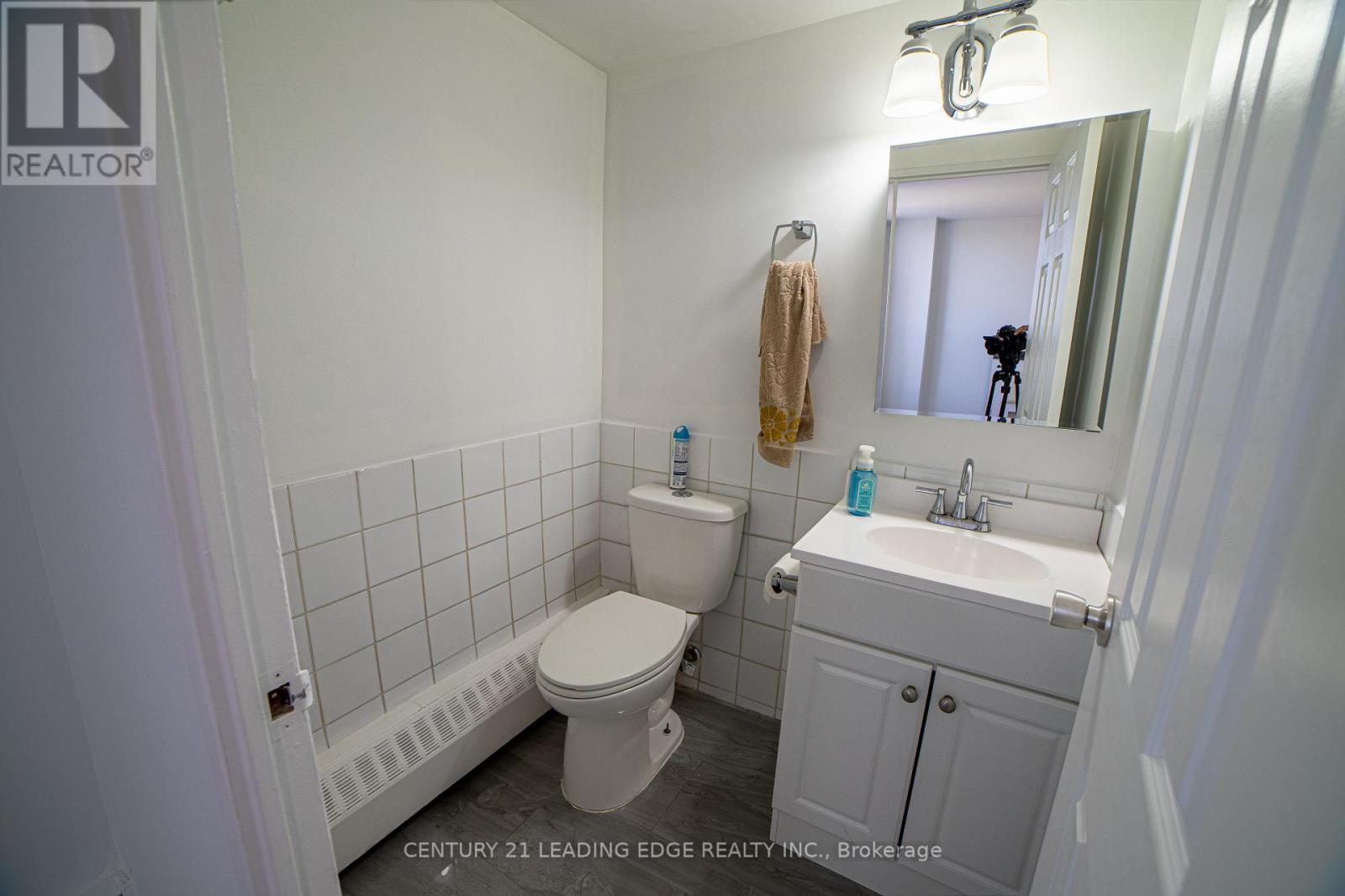 604 - 25 Four Winds Drive Property Photo 19