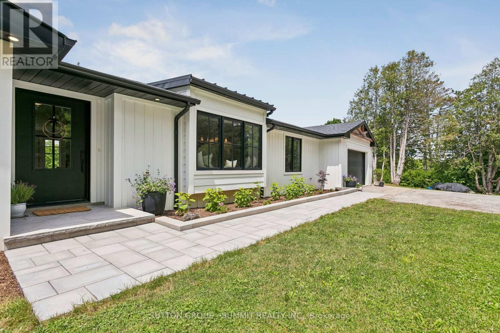 1315 Britannia Road Property Photo 4