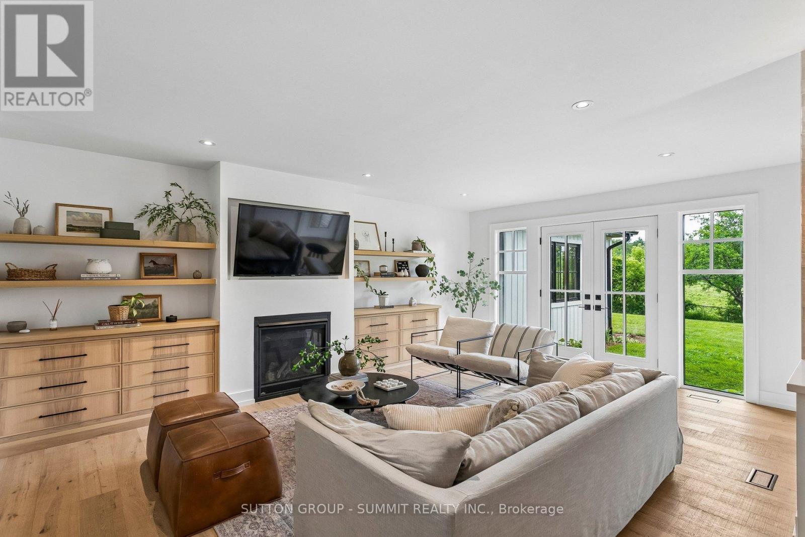 1315 Britannia Road Property Photo 10