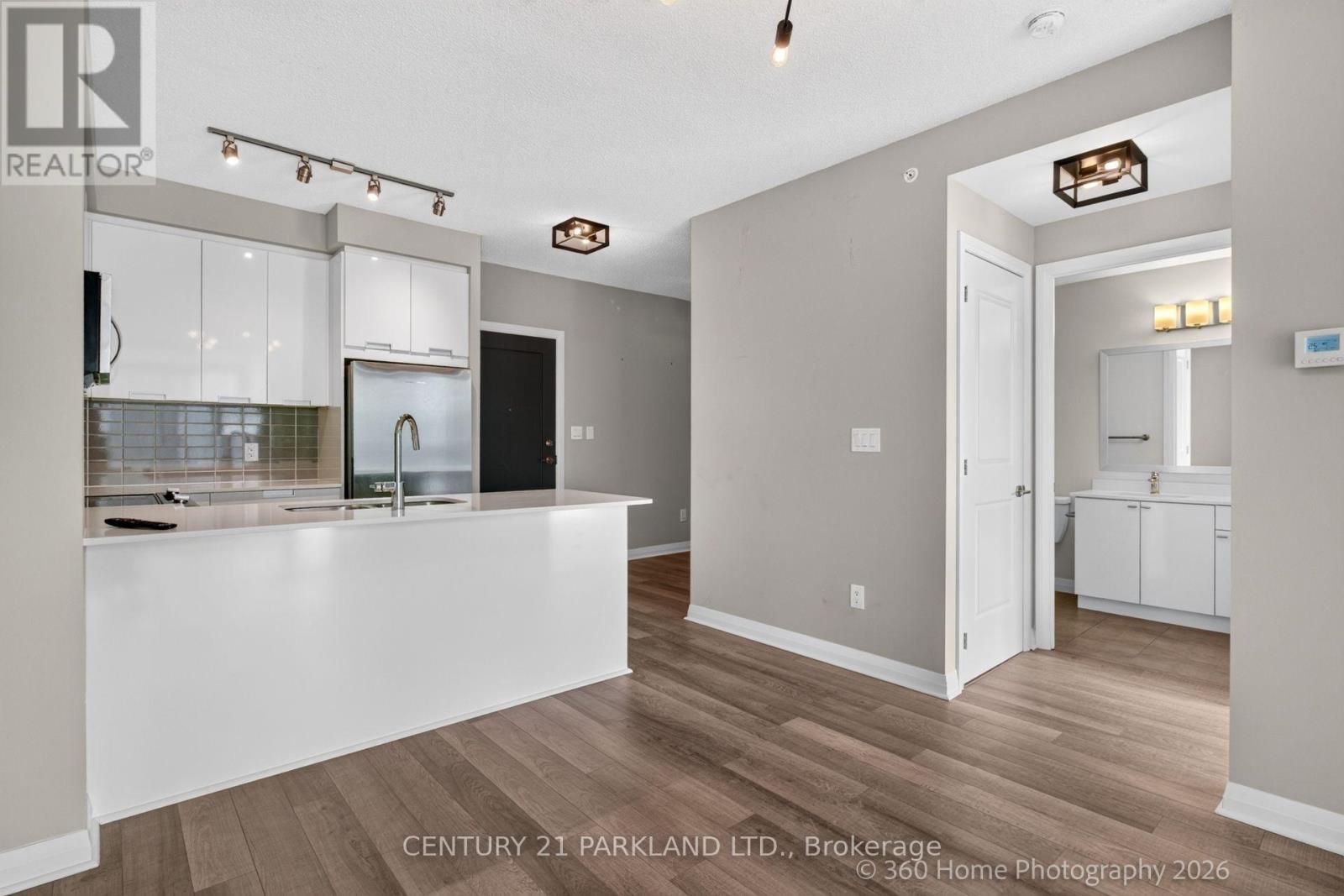 905 - 5025 Four Springs Avenue E Property Photo 4