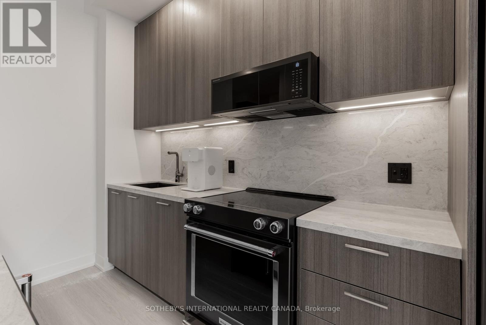 505 - 31 York Garden Way Property Photo 3