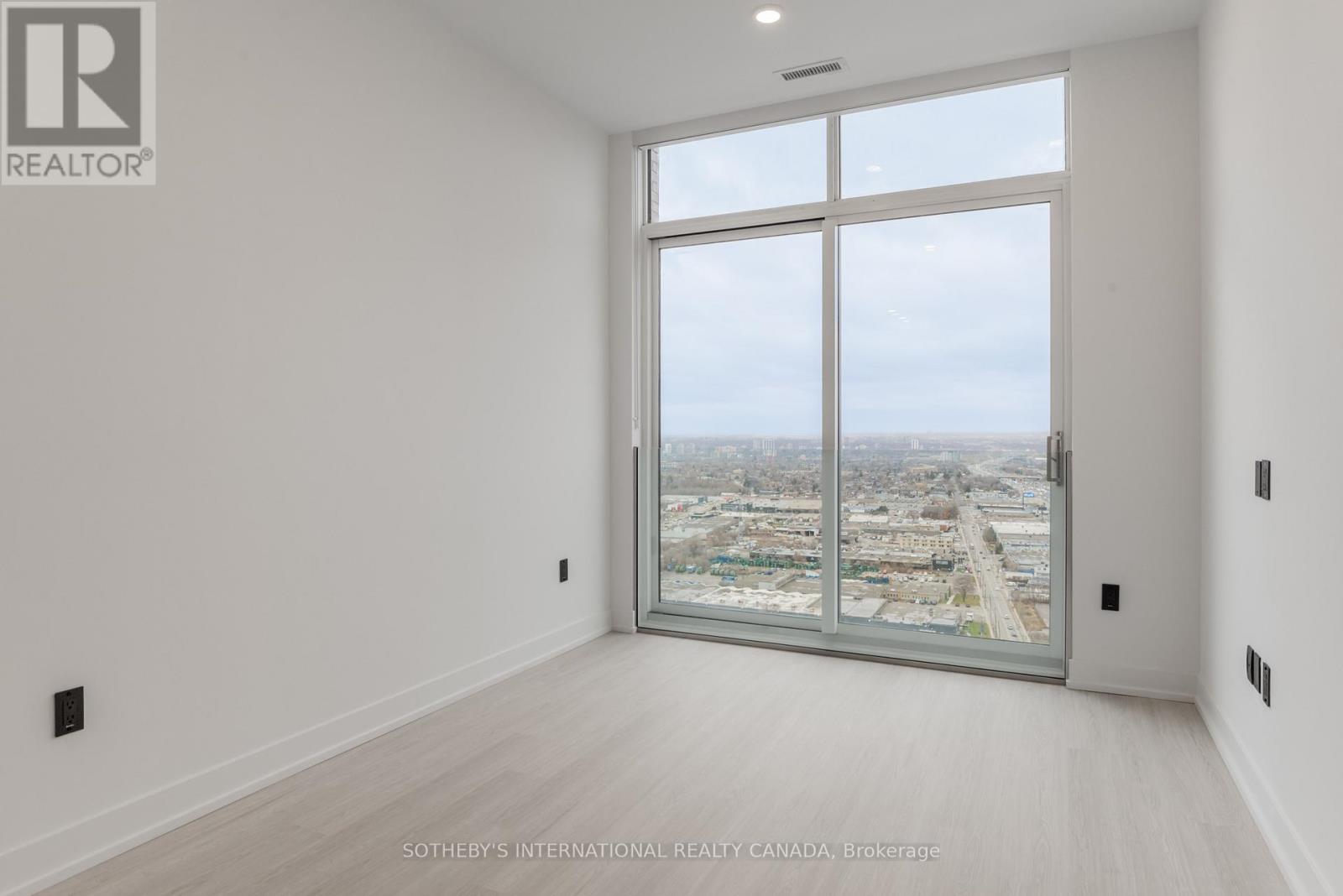 505 - 31 York Garden Way Property Photo 6