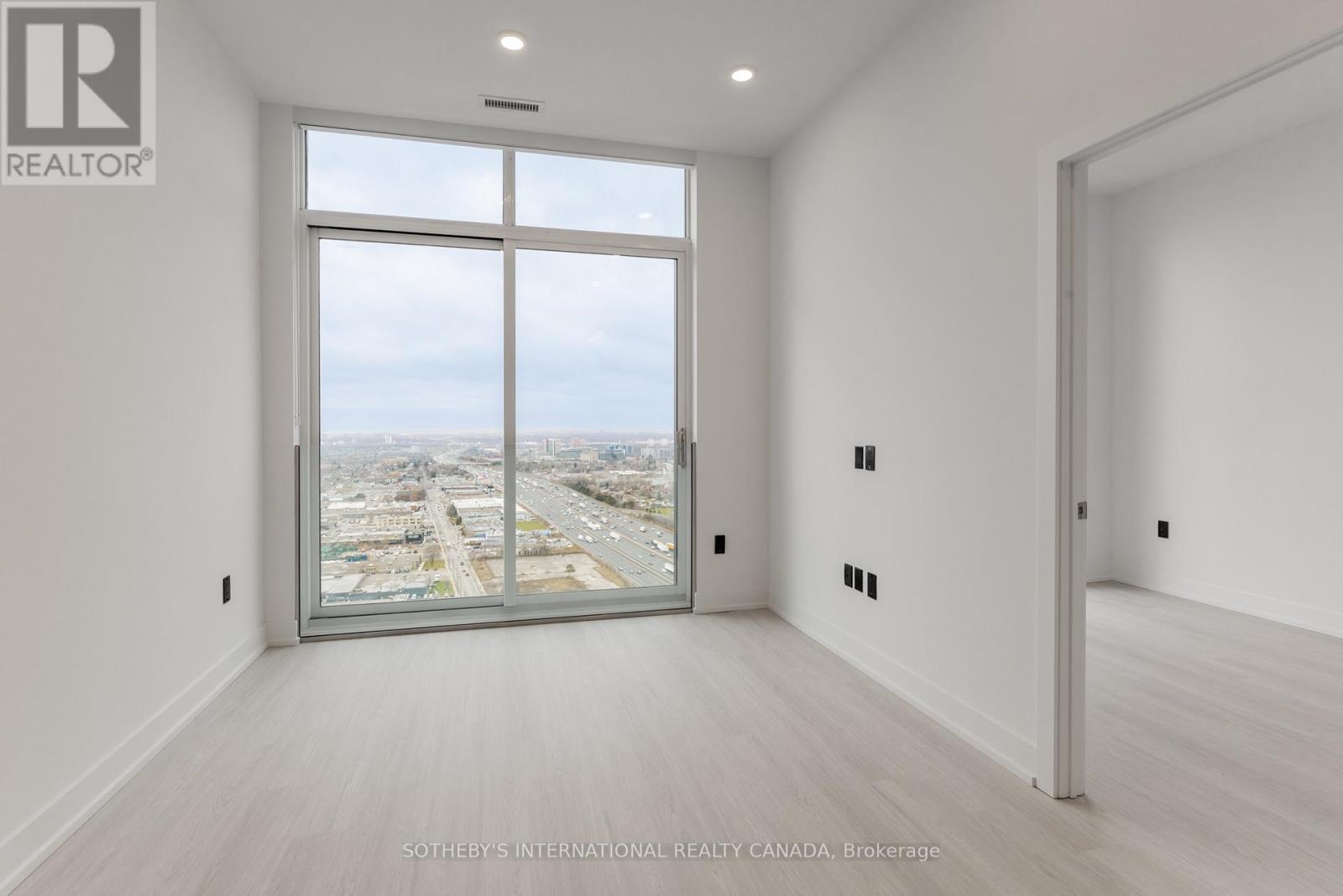 505 - 31 York Garden Way Property Photo 7