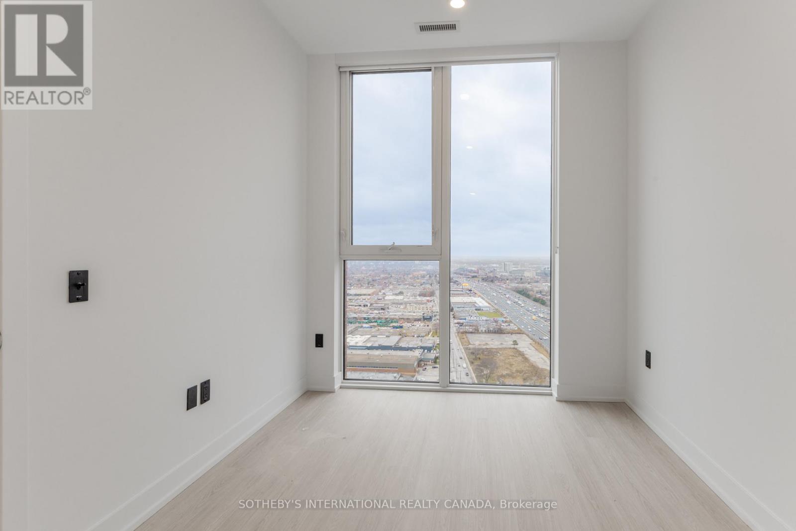 505 - 31 York Garden Way Property Photo 8