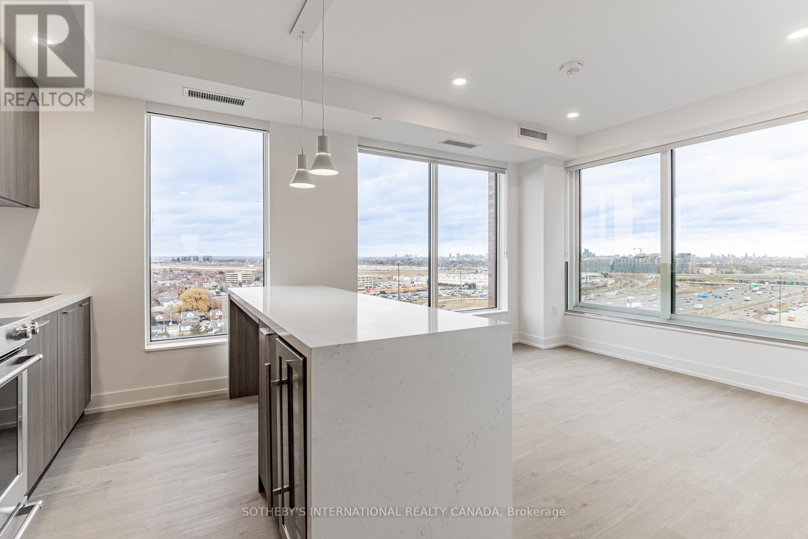 808 - 31 York Garden Way Property Photo 1