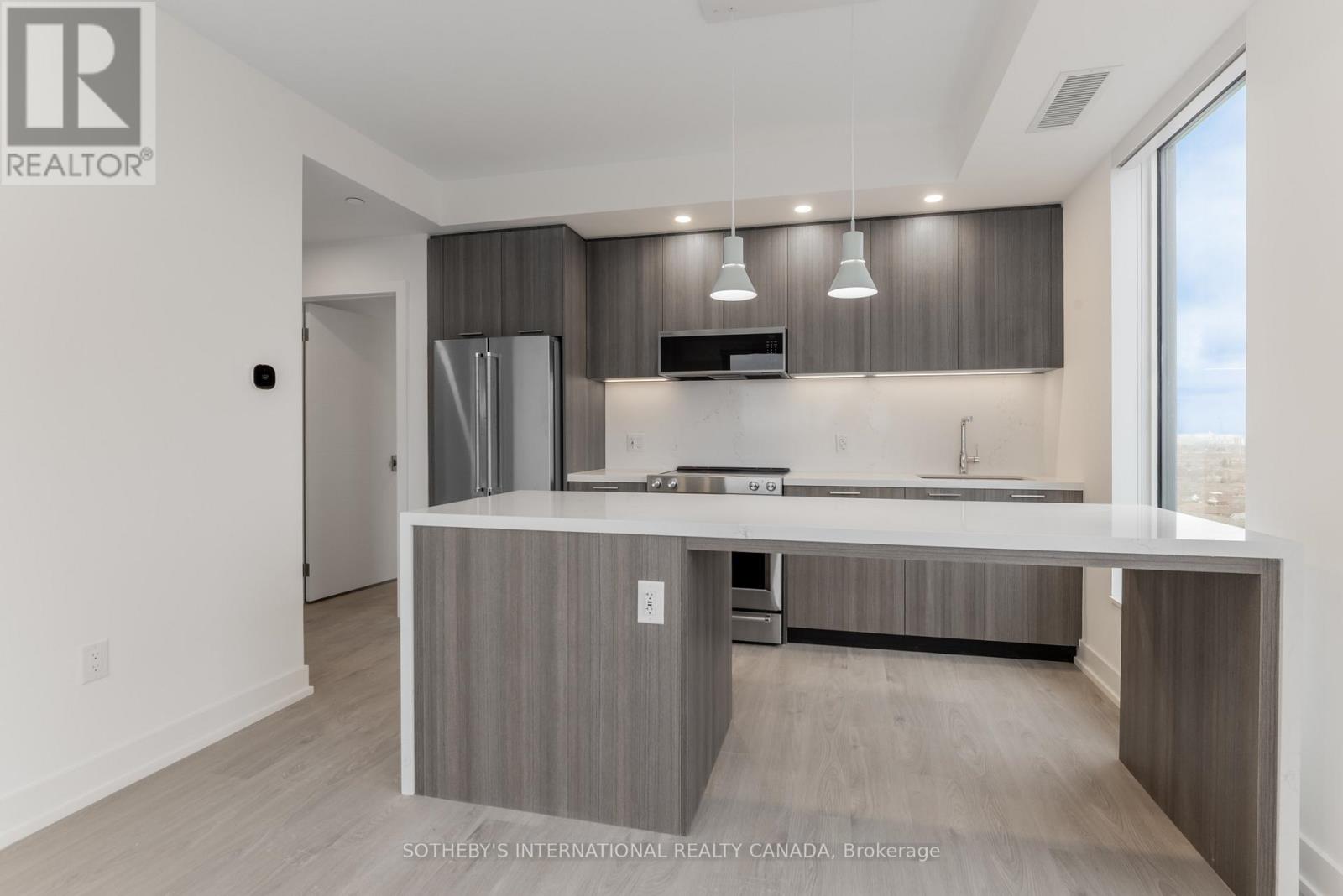 808 - 31 York Garden Way Property Photo 3