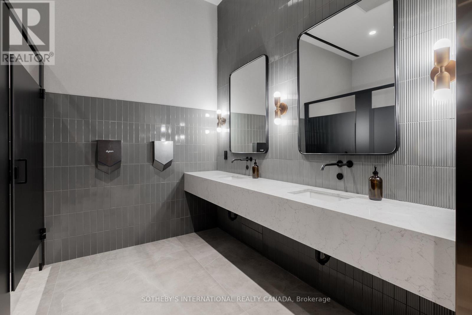 808 - 31 York Garden Way Property Photo 18