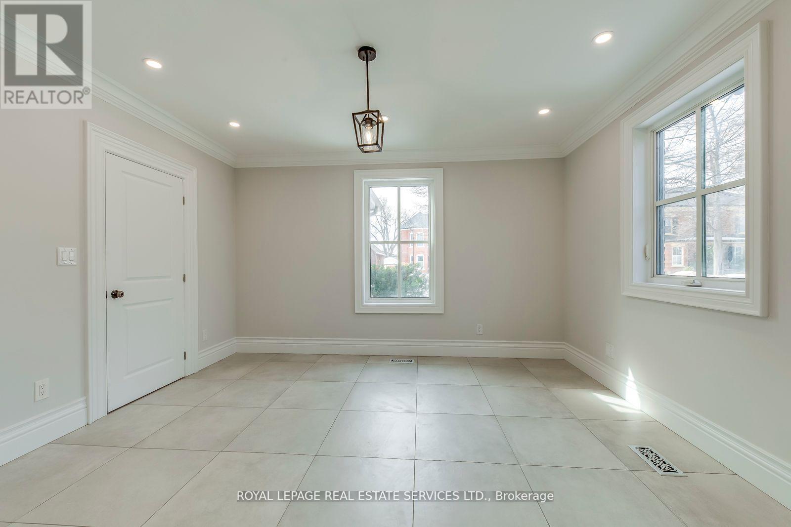 317 Queen Street S Property Photo 6