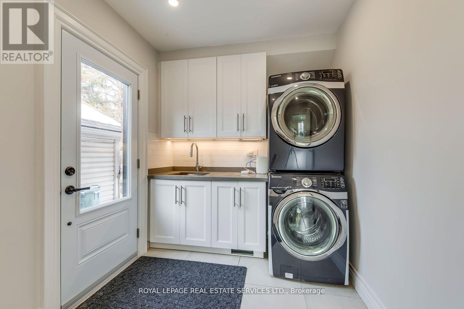 317 Queen Street S Property Photo 9
