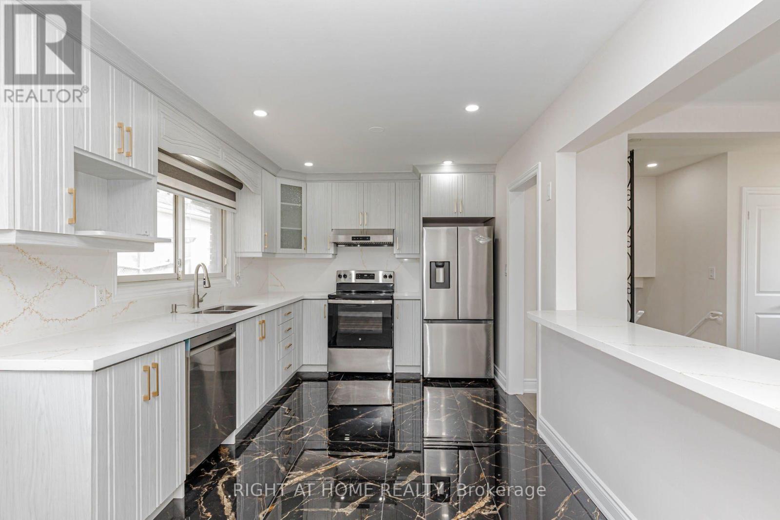 Upper - 5154 New Street Property Photo 2