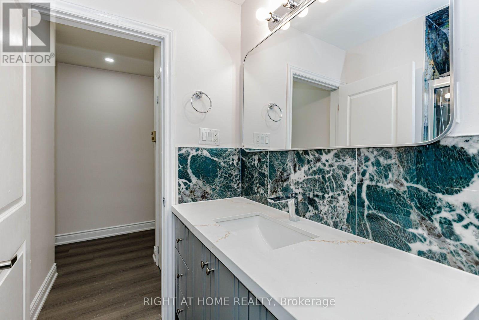Upper - 5154 New Street Property Photo 8