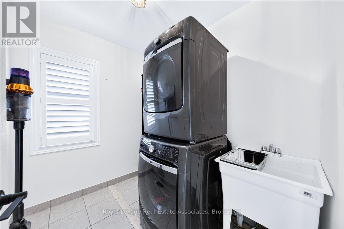 1469 Haws Crescent Property Photo 24