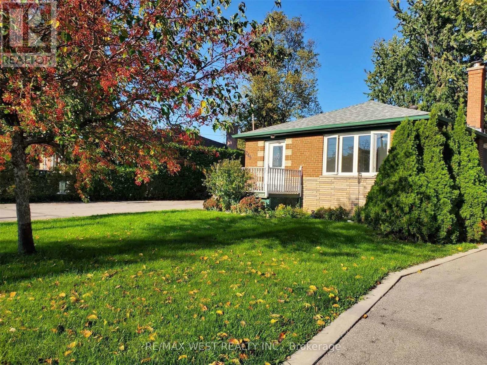 245 Kingsleigh Court Property Photo 1