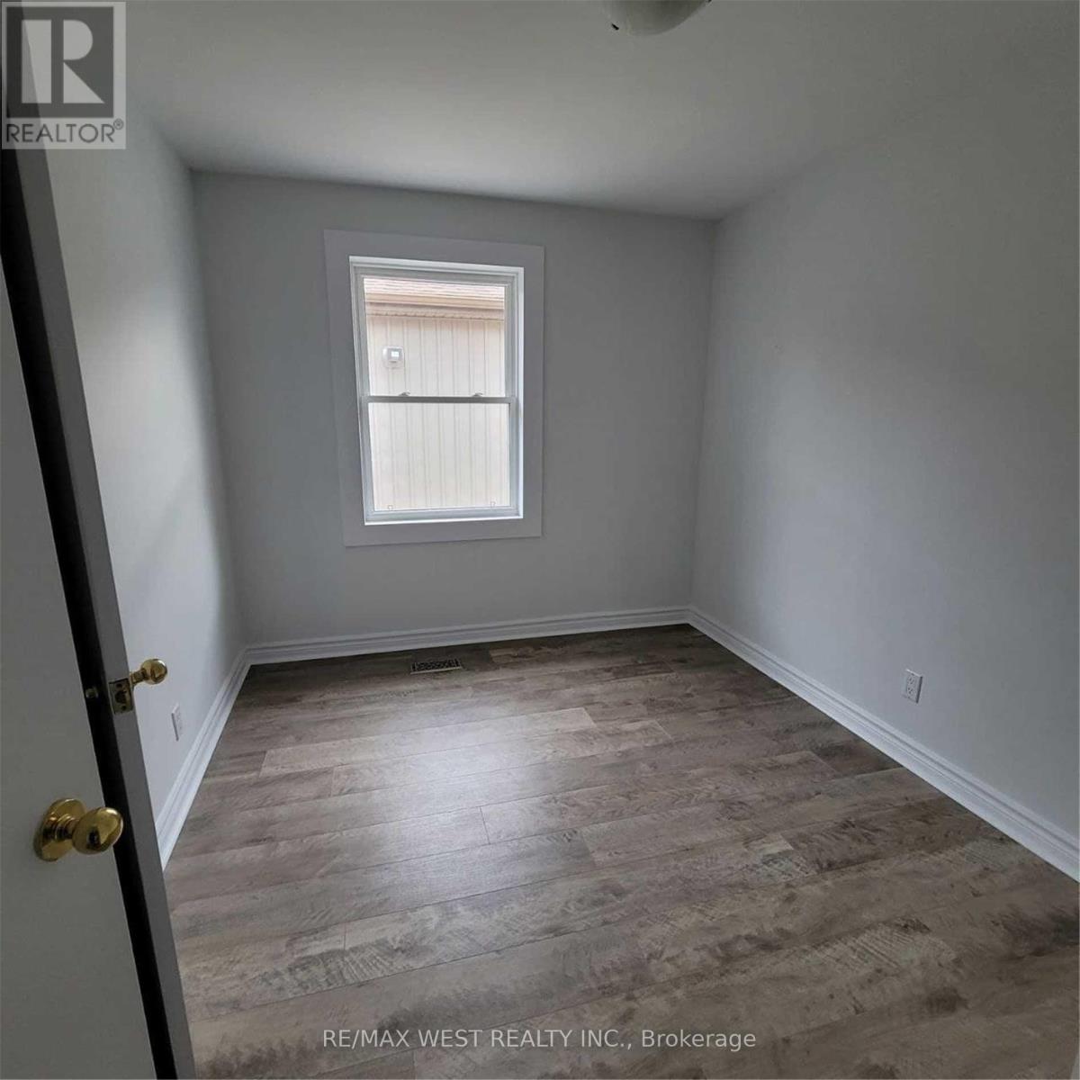 245 Kingsleigh Court Property Photo 7