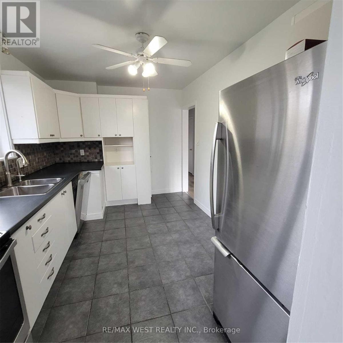 245 Kingsleigh Court Property Photo 8
