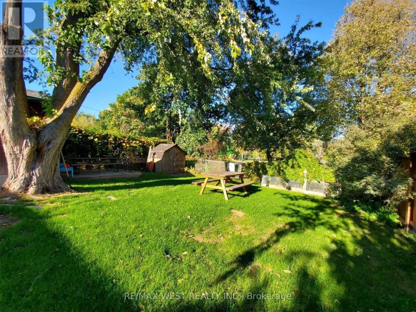 245 Kingsleigh Court Property Photo 15