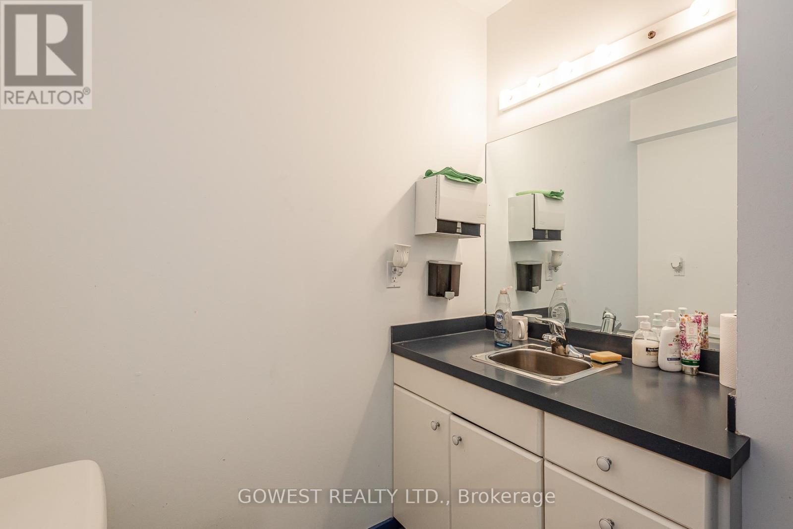 2 &3 Floor - 141 Roncesvalles Avenue Property Photo 11