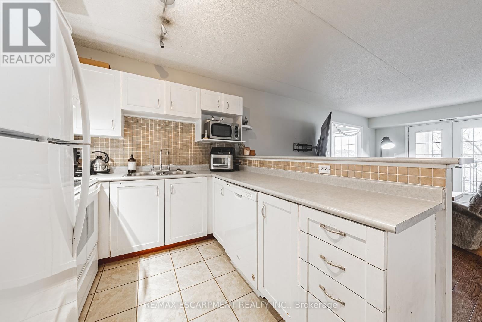 313 - 1451 Walkers Line Property Photo 8