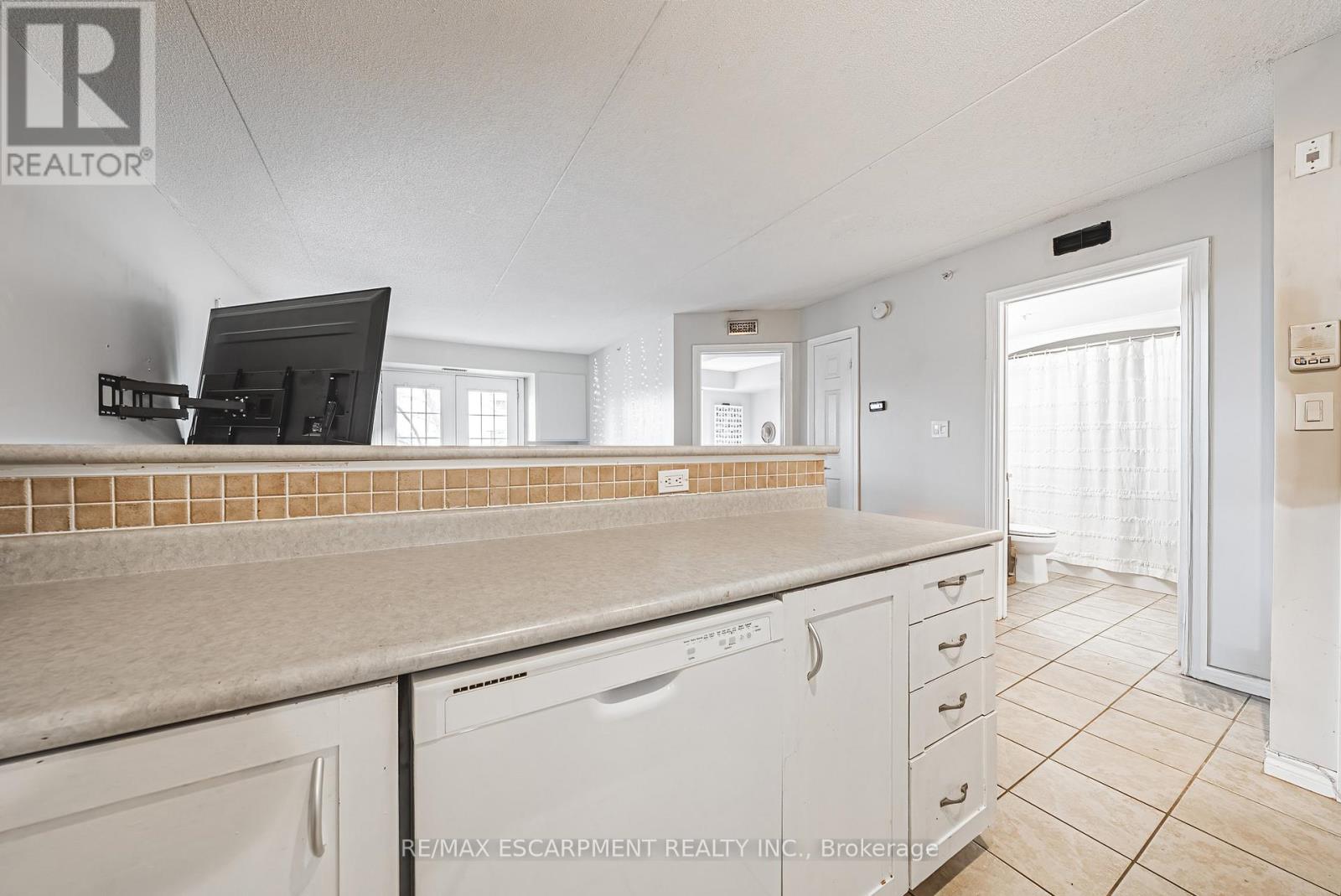 313 - 1451 Walkers Line Property Photo 11