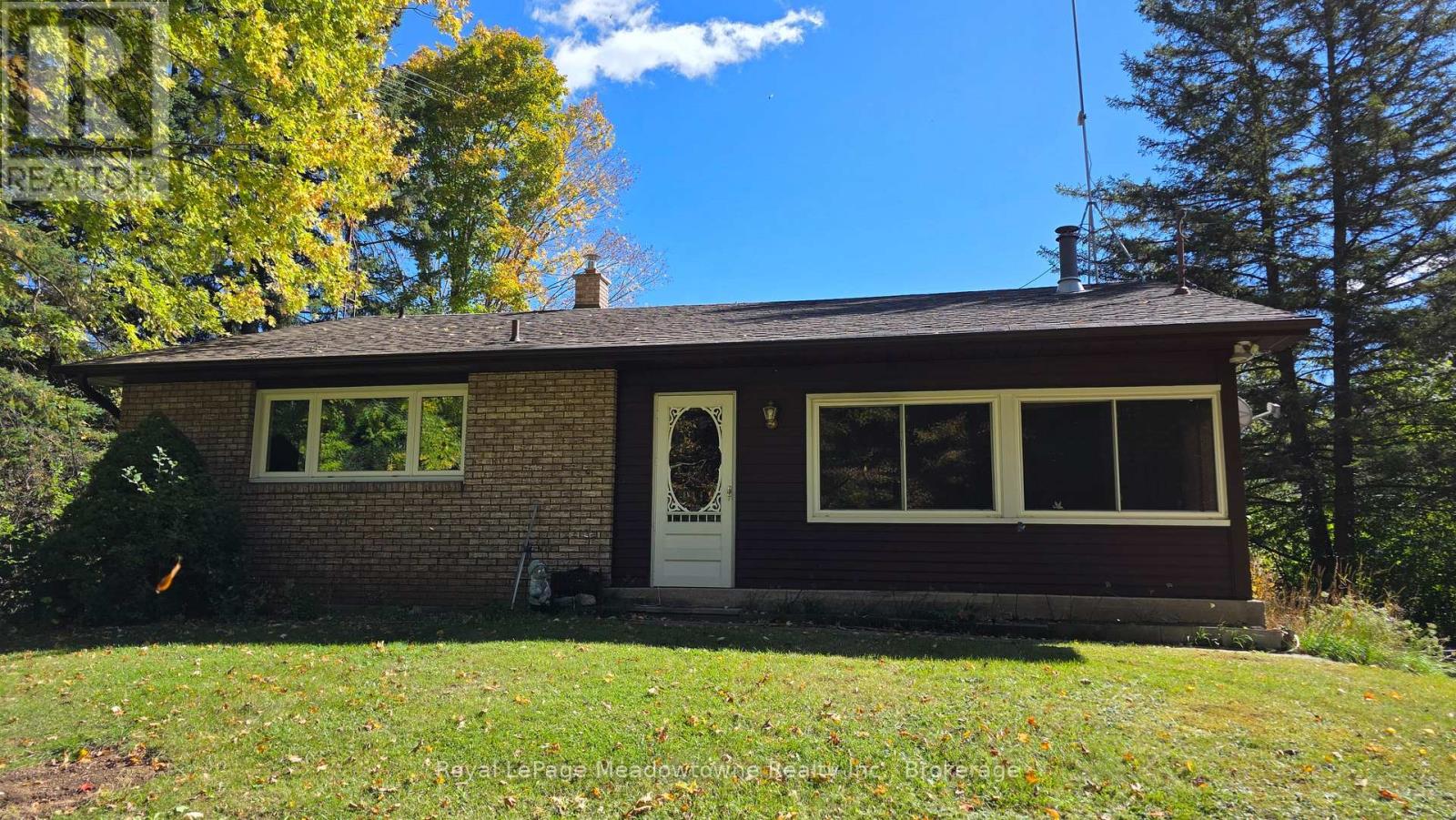 4202 15 Side Road Property Photo 1