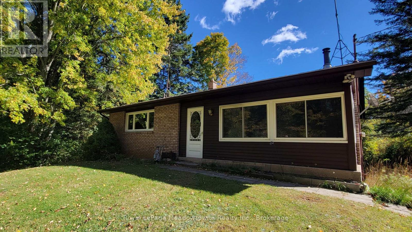 4202 15 Side Road Property Photo 2