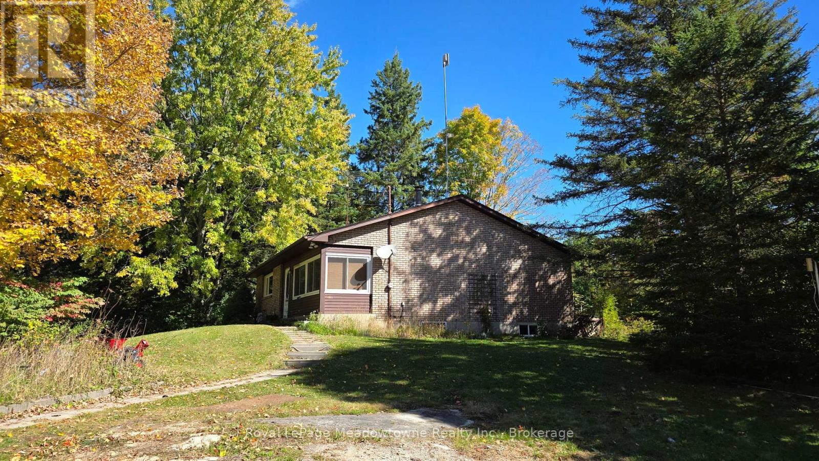 4202 15 Side Road Property Photo 4