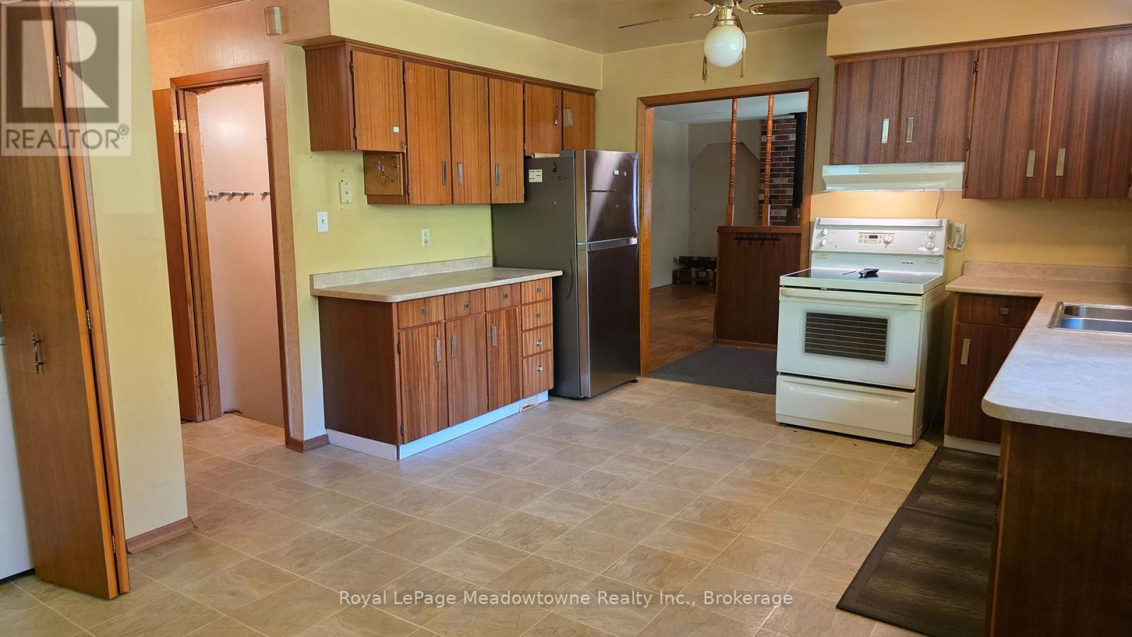 4202 15 Side Road Property Photo 13