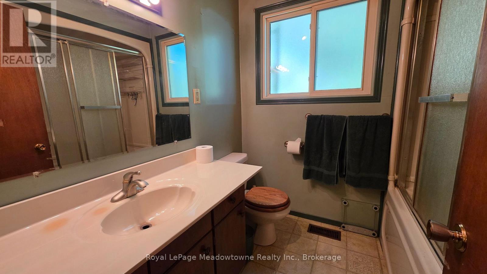 4202 15 Side Road Property Photo 20