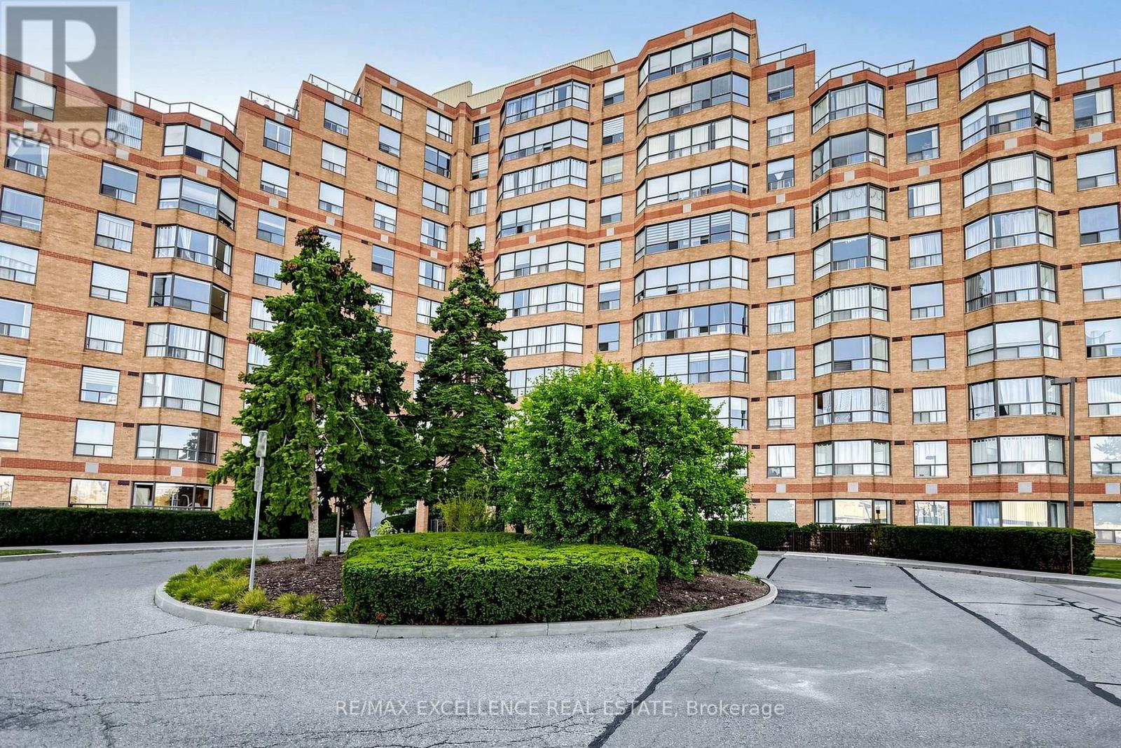 524 - 6 Humberline Drive Property Photo 1